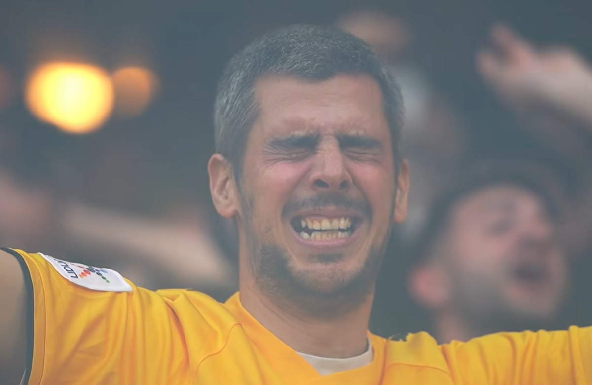 Ο viral οπαδός της ΑΕΚ για τα δάκρυα στους πανηγυρισμούς με τον ΠΑΟΚ: «Είπα μπλέξαμε, μην το δει η γυναίκα μου»