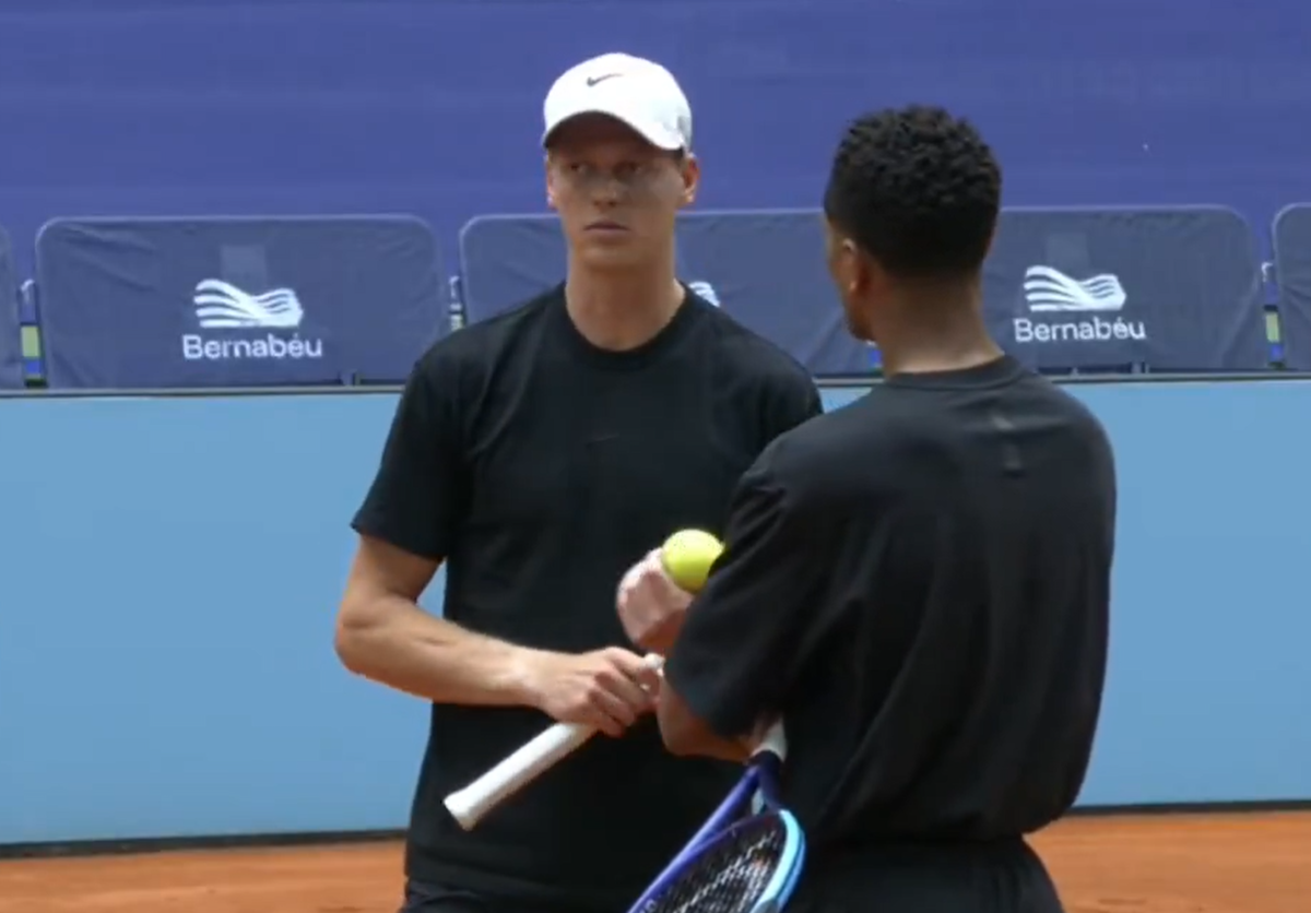 Ναδάλ και Κουρτουά έπαιξαν τένις κόντρα στους Σίνερ και Μπέλιγχαμ στο Μπερναμπέου με διαιτητή τον Πέρεθ