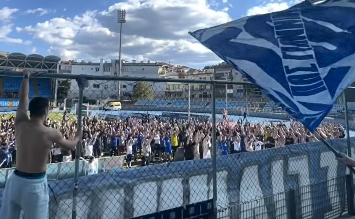 ΠΑΣ Γιάννινα: Οπαδοί και ποδοσφαιριστές τραγούδησαν παρέα στο τελευταίο ματς της Super League 2