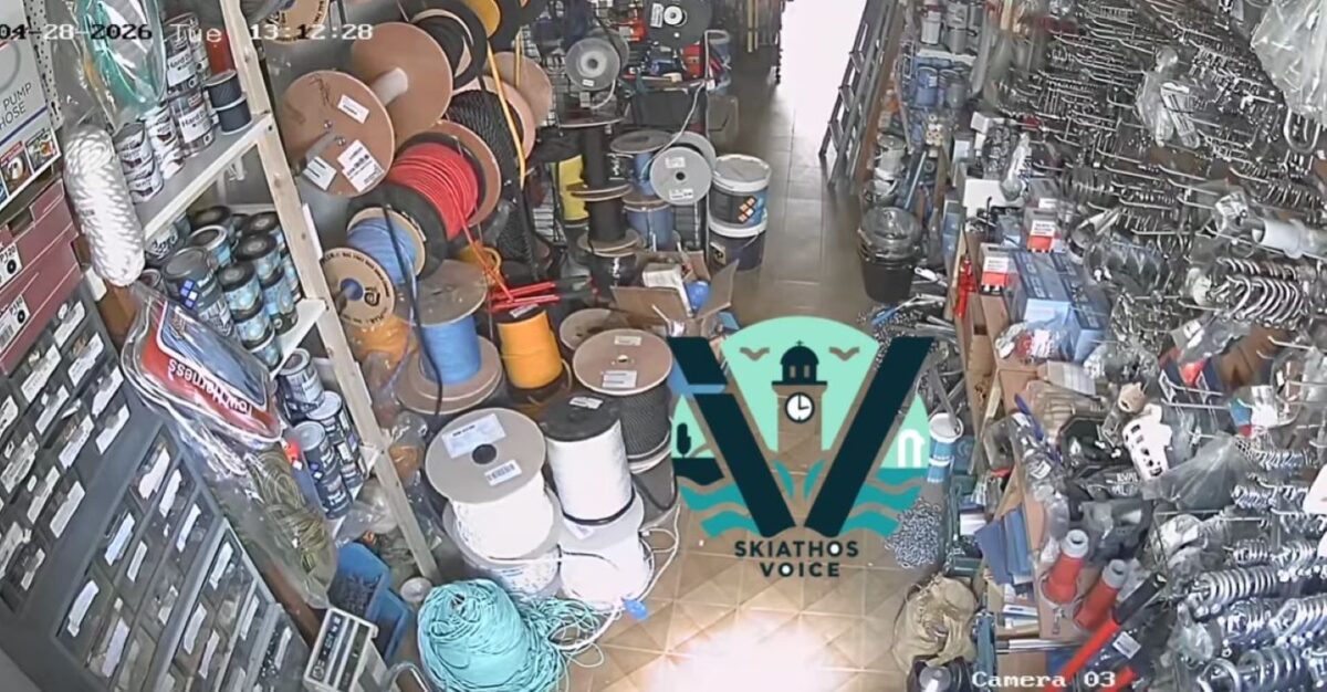 Σκιάθος: Η στιγμή που ο ισχυρός σεισμός ταρακουνά το νησί