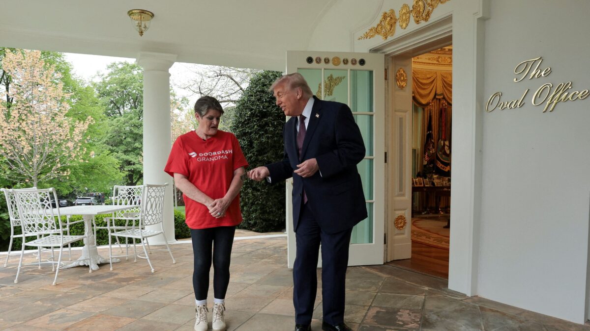 Ο Τραμπ παρήγγειλε fast food στον Λευκό Οίκο