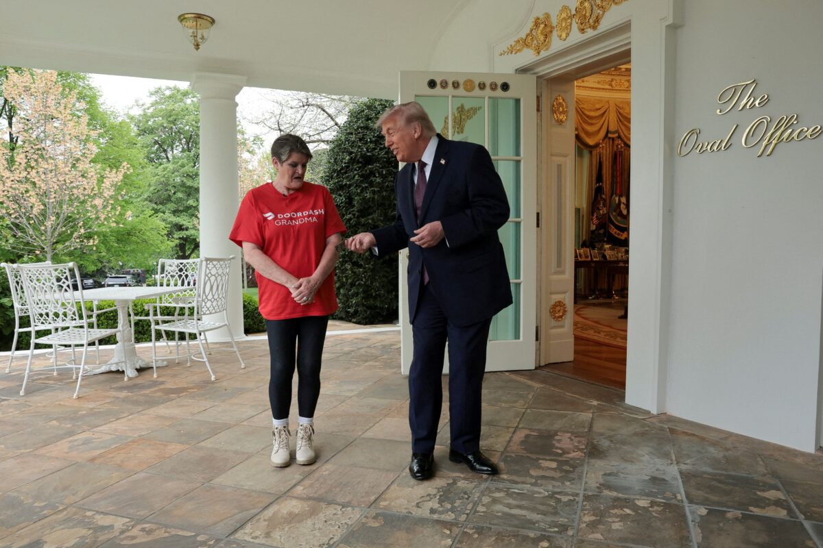 Ο Τραμπ παρήγγειλε fast food στον Λευκό Οίκο