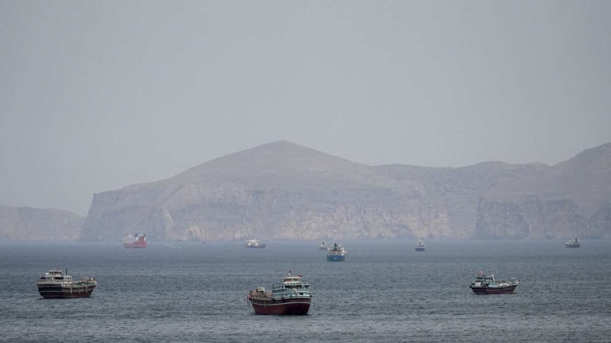 Πλοία στο Στενού του Ορμούζ