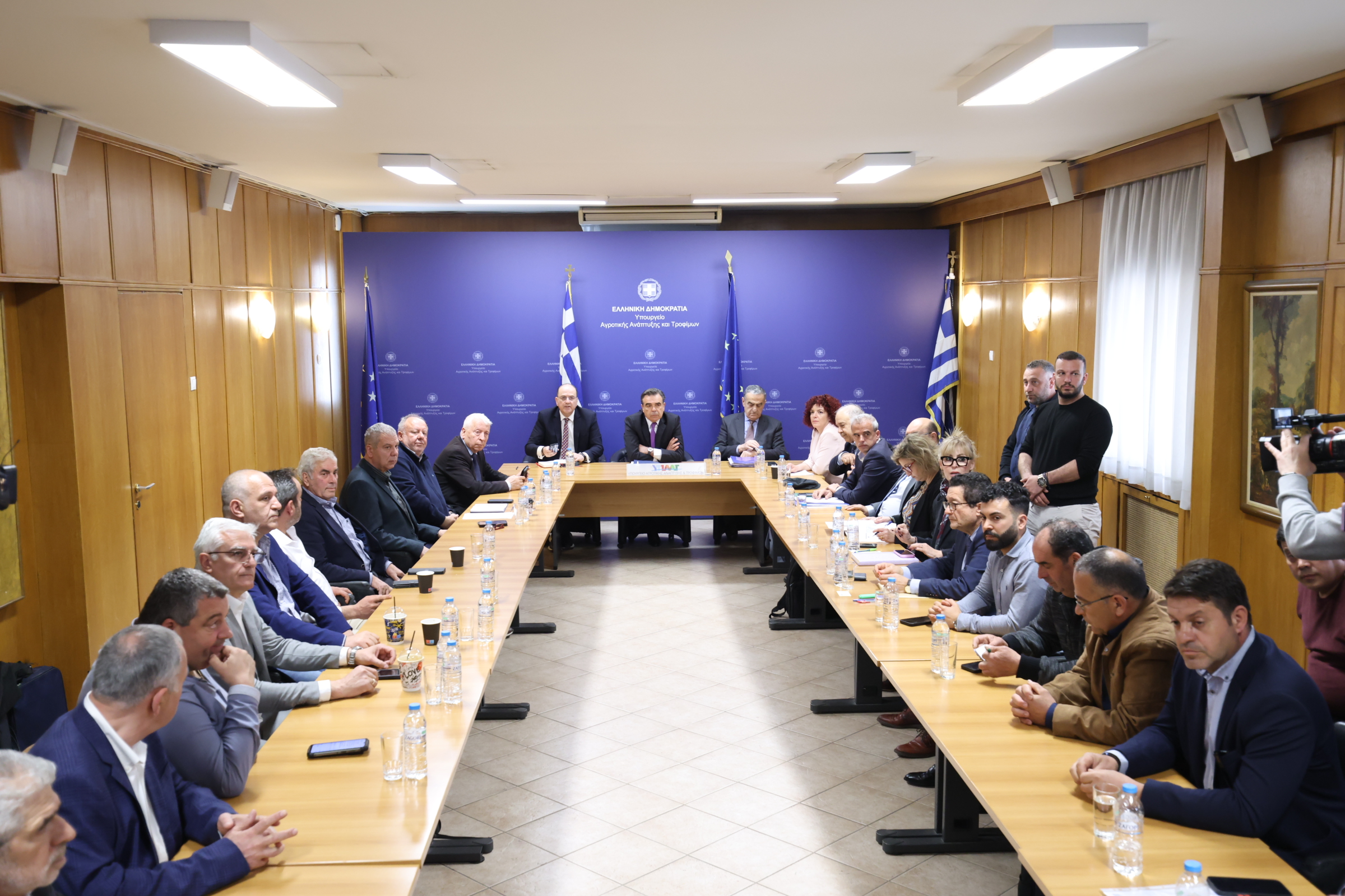 Αφθώδης πυρετός, έκτακτη σύσκεψη στο υπουργείο Αγροτικής Ανάπτυξης 