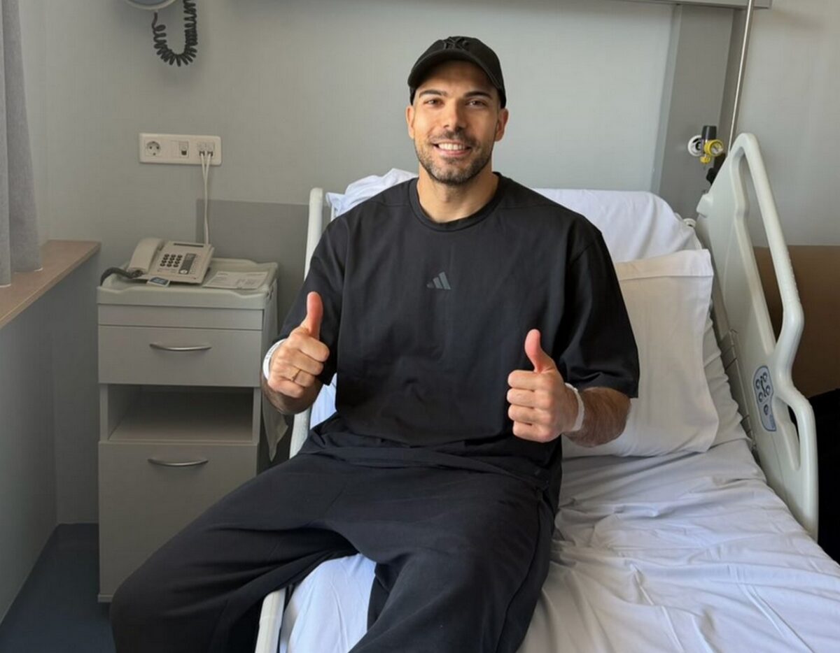 Ο Κώστας Σλούκας ανέβασε φωτογραφία μετά το χειρουργείο: «Θα γυρίσω σύντομα»