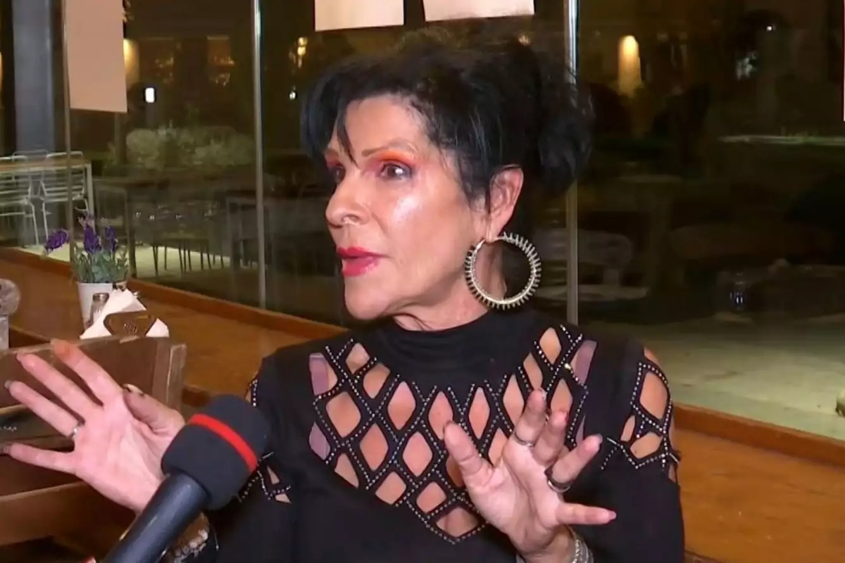 Σοφία Βόσσου: Έξαλλη με δημοσίευμα που την «πέθανε» - «Είστε ανθρωπόμορφα τέρατα»