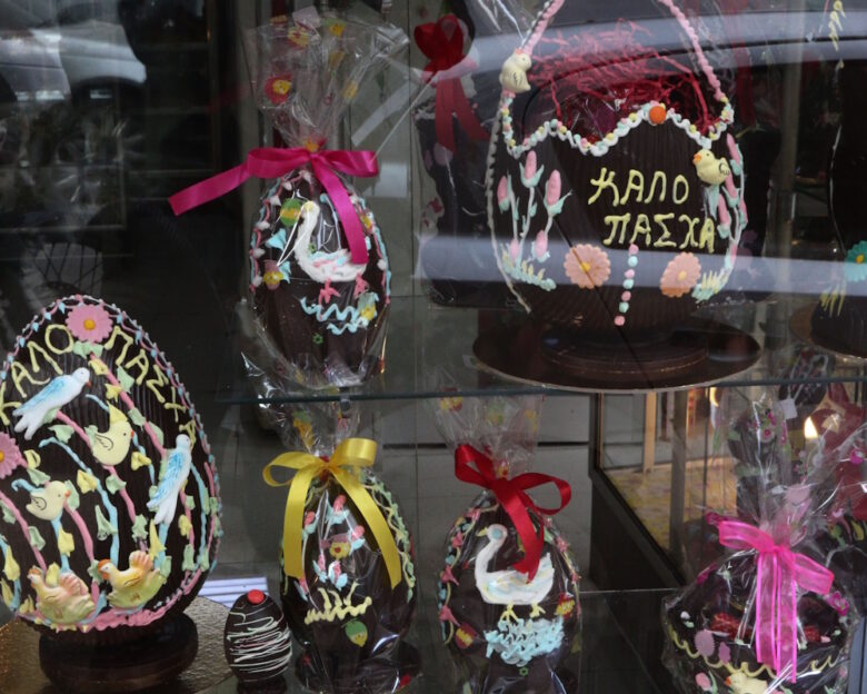 Ζαχαροπλαστειο στα Πατησια κατασκευαζει εξ ολοκληρου Πασχαλινα δωρα μ,ε αυθεντικη σοκολατα // (ΧΡΗΣΤΟΣ ΜΠΟΝΗΣ//EUROKINISSI