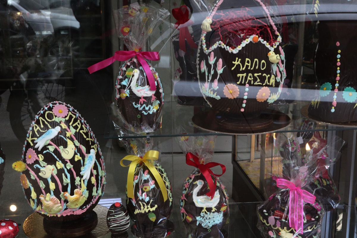 Ζαχαροπλαστειο στα Πατησια κατασκευαζει εξ ολοκληρου Πασχαλινα δωρα μ,ε αυθεντικη σοκολατα // (ΧΡΗΣΤΟΣ ΜΠΟΝΗΣ//EUROKINISSI