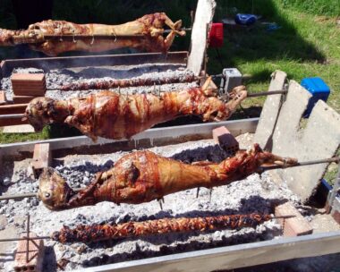 Αρνιά στη σούβλα