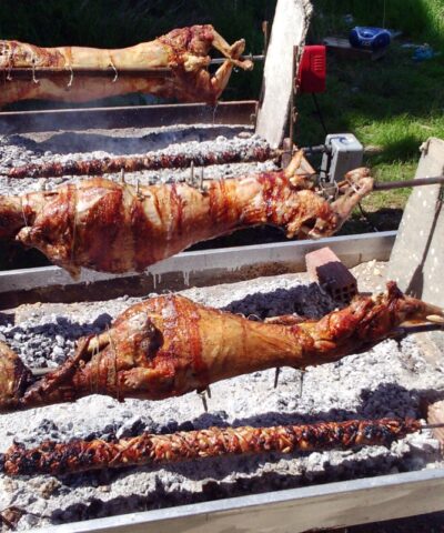 Αρνιά στη σούβλα