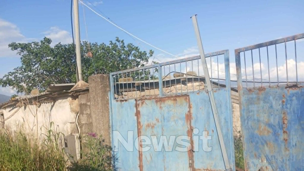 Ο στάβλος στην Καλαμάτα όπου εντοπίστηκε το πτώμα