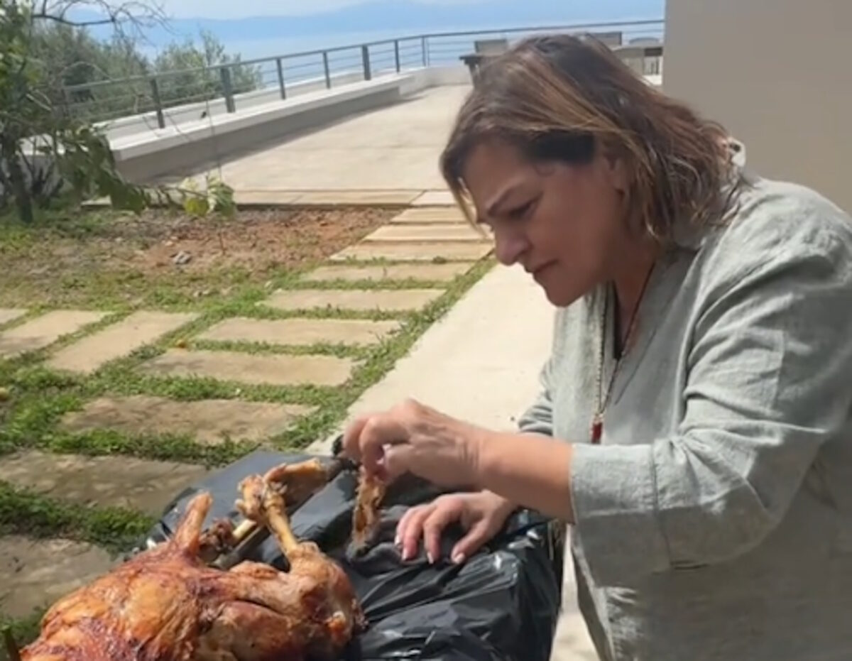 Η Βίκυ Σταυροπούλου στο βίντεο που δημοσιοποίησε