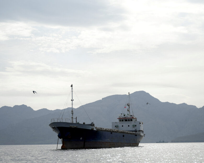 Δεξαμενόπλοιο στα Στενά του Ορμούζ