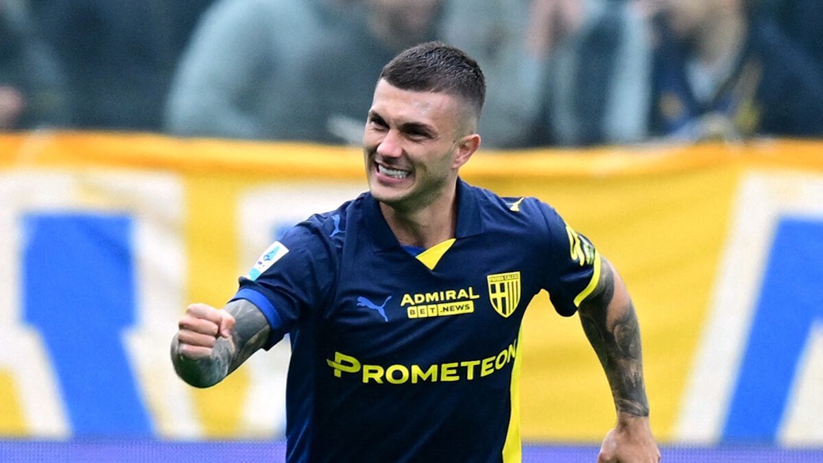 Ο Στρεφέτσα με τη φανέλα της Πάρμα