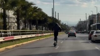 Συγγρού: Οδηγούσε ηλεκτρικό πατίνι στην αριστερή λωρίδα, δείτε βίντεο