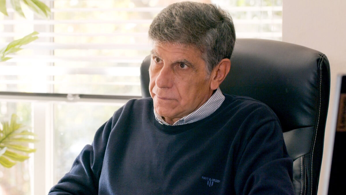 Γιάννης Μπέζος