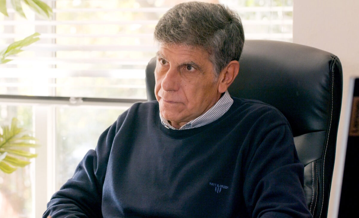 Γιάννης Μπέζος