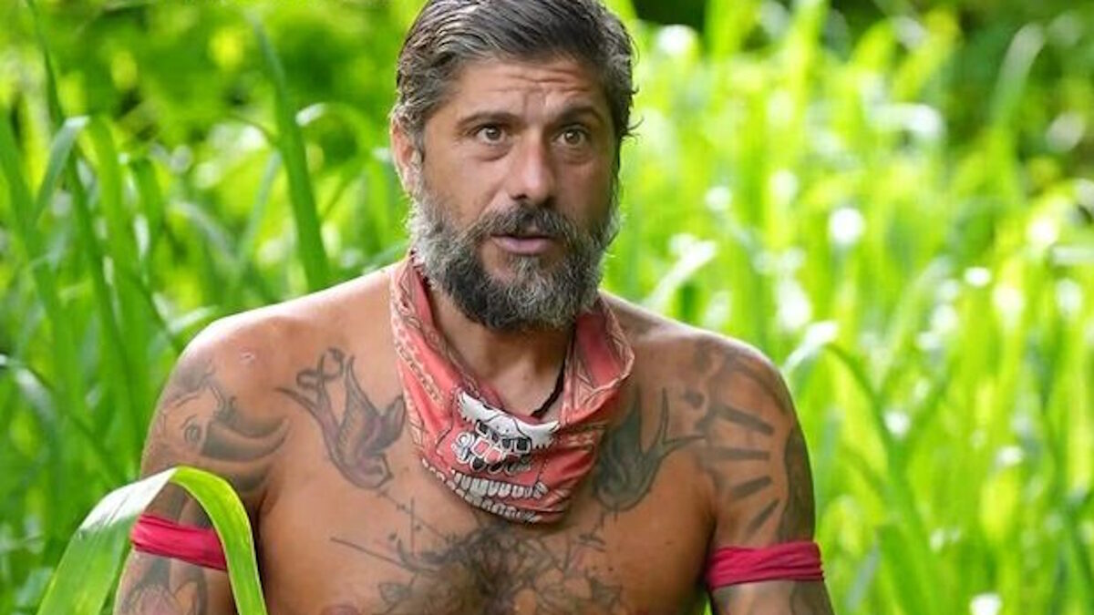 Ο Μιχάλης Σηφάκης της ομάδας των Επαρχιωτών του Survivor