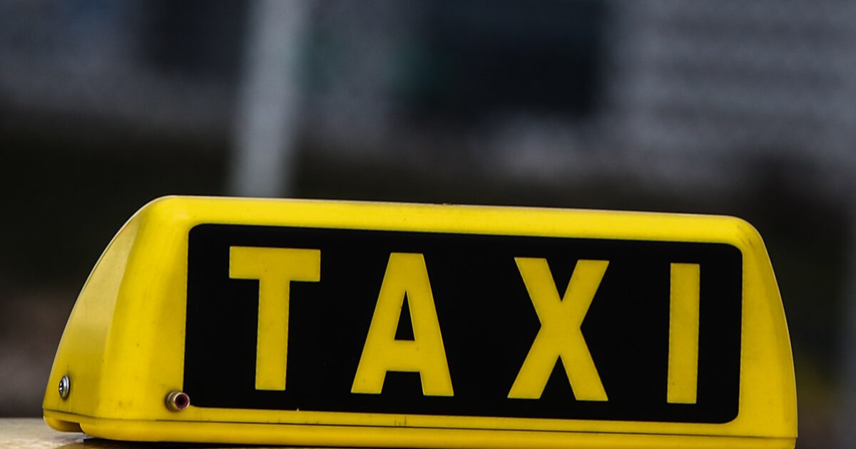 Πειραιάς: Εντοπίστηκε στο λιμάνι 41χρονος οδηγός με πλαστή άδεια ταξί και συνελήφθη