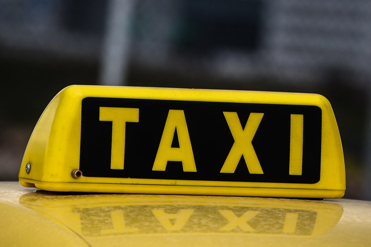 Πειραιάς: Εντοπίστηκε στο λιμάνι 41χρονος οδηγός με πλαστή άδεια ταξί και συνελήφθη