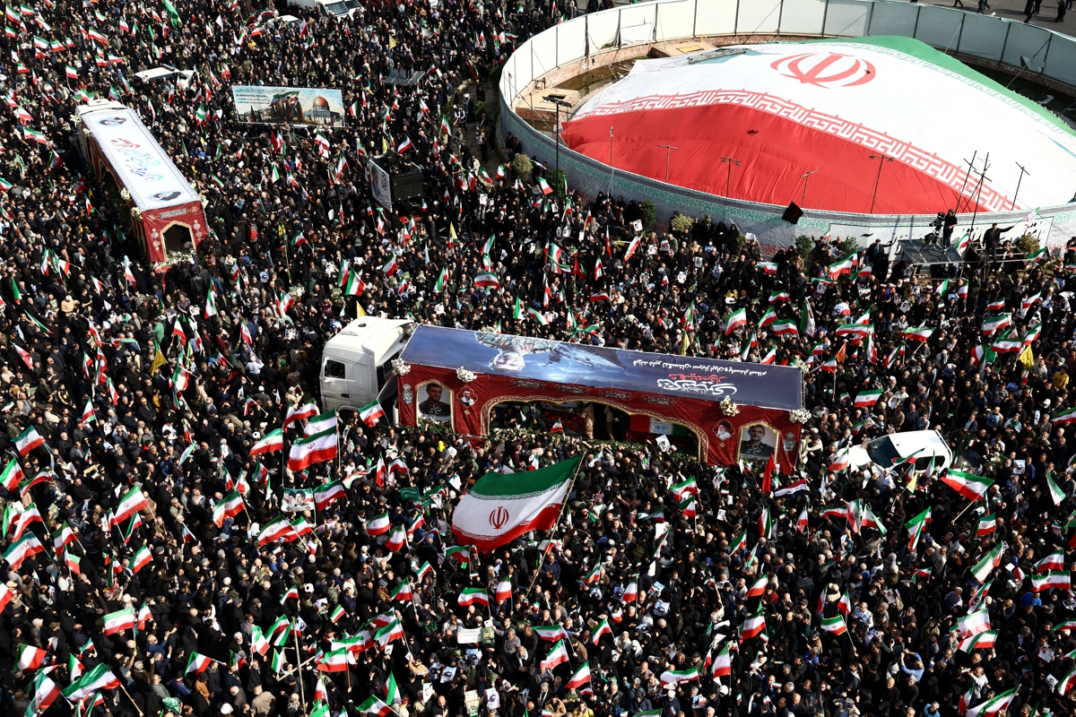 tehran-01042026 Πλήθος Ιρανών δίνουν το παρών στην κηδεία του διοικητή του Ναυτικού των Φρουρών της Επανάστασης, Αλιρέζα Τανγκσίρι στην Τεχεράνη / Majid Asgaripour / West Asia News Agency μέσω REUTERS