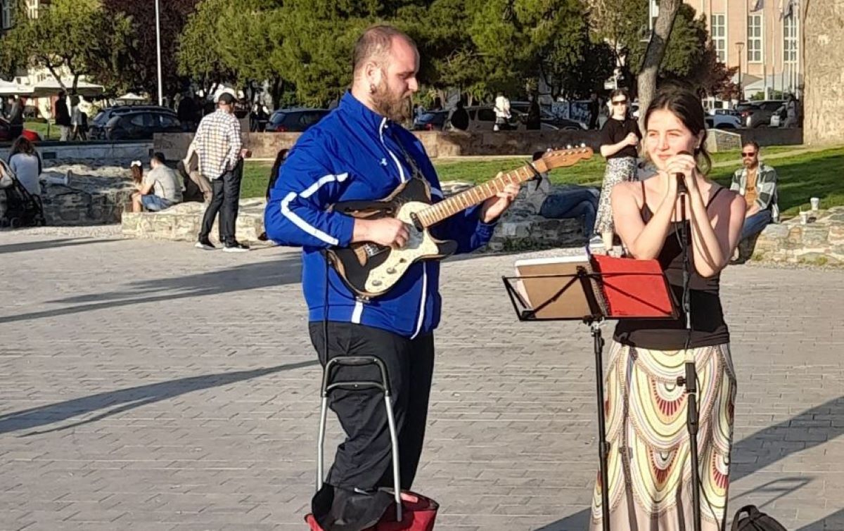 Οι δύο μουσικοί στους οποίους επιβλήθηκε πρόστιμο 300 ευρώ