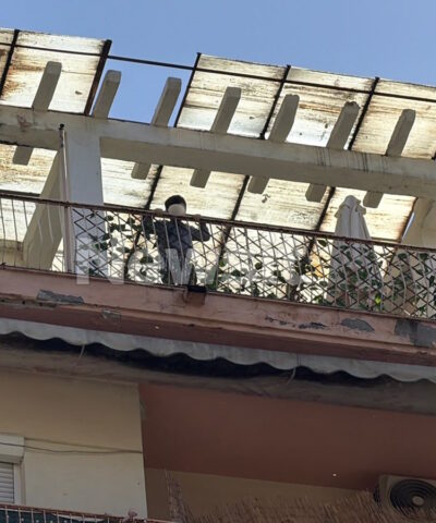 Θεσσαλονίκη: Συνελήφθη η μητέρα του 5χρονου που «πέταξε» όλο το σπίτι στο δρόμο – «Δεν πήγε ποτέ η νταντά», ισχυρίστηκε