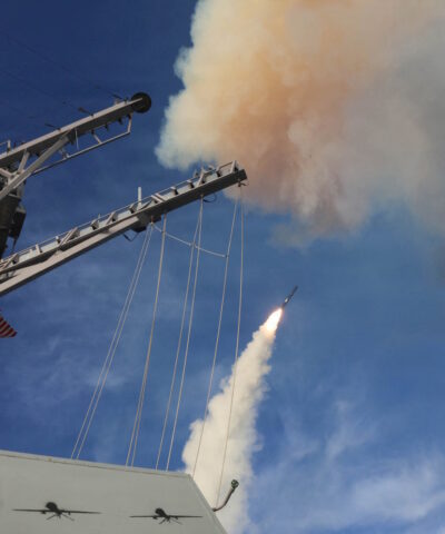 Εκτόξευση πυραύλου Tomahawk από αμερικανικό αντιτορπιλικό