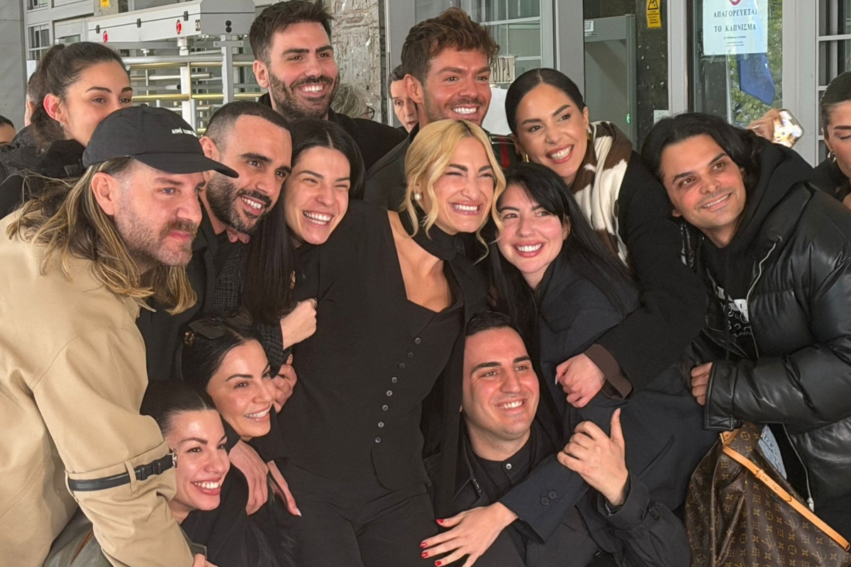 Η Ιωάννα Τούνη και οι φίλοι της μετά την απόφαση του δικαστηρίου