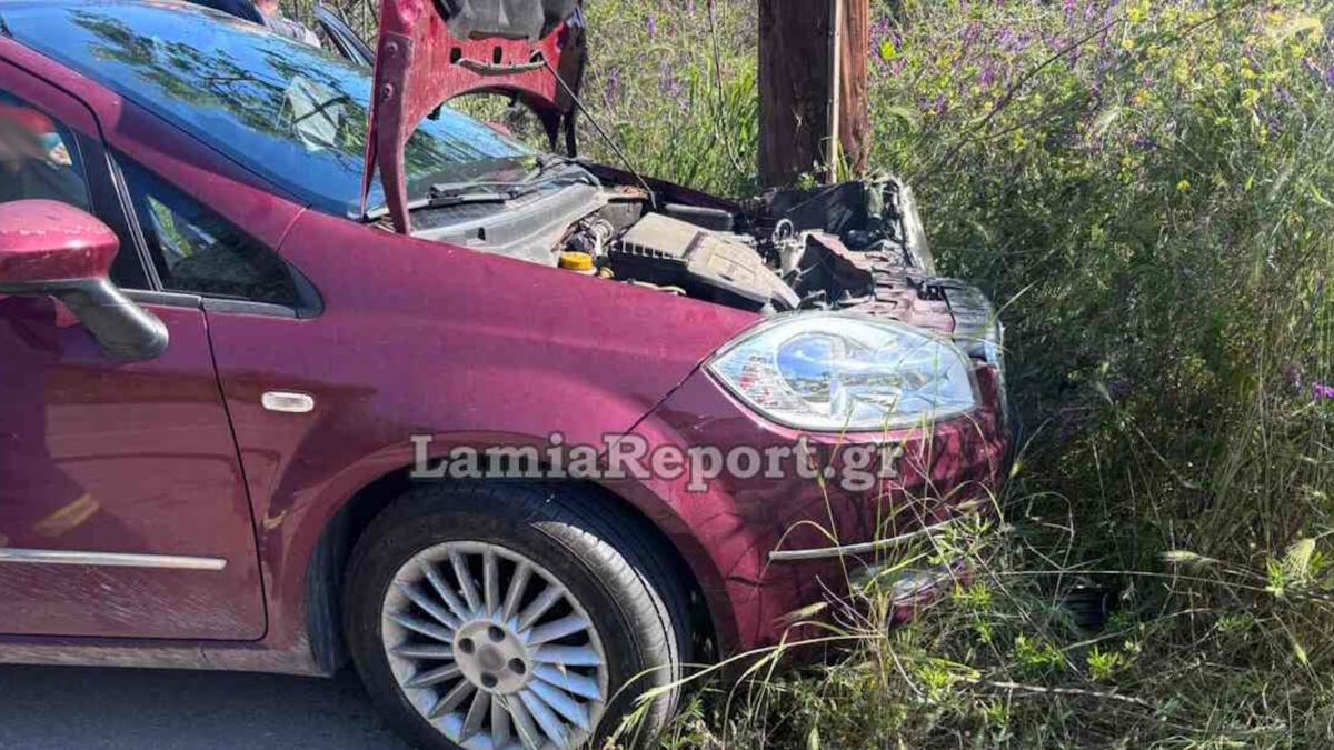 Το αυτοκίνητο του ηλικιωμένου στην κολόνα