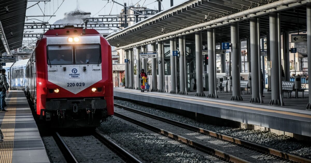 Βέροια: Ακινητοποιήθηκε αμαξοστοιχία που εκτελεί το δρομολόγιο 1735 λόγω πτώσης δέντρου
