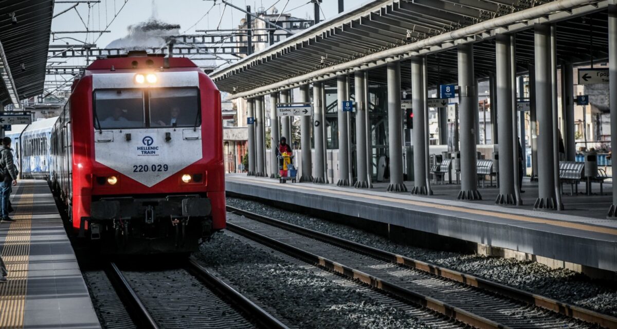 Βέροια: Ακινητοποιήθηκε αμαξοστοιχία που εκτελεί το δρομολόγιο 1735 λόγω πτώσης δέντρου