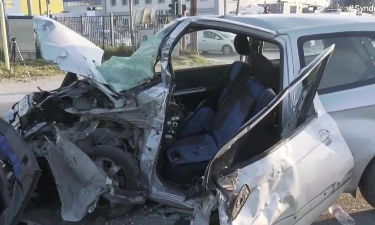 Θεσσαλονίκη: Στο νοσοκομείο 45χρονη μετά από τροχαίο με φορτηγό - Αμορφη μάζα το αυτοκίνητό της