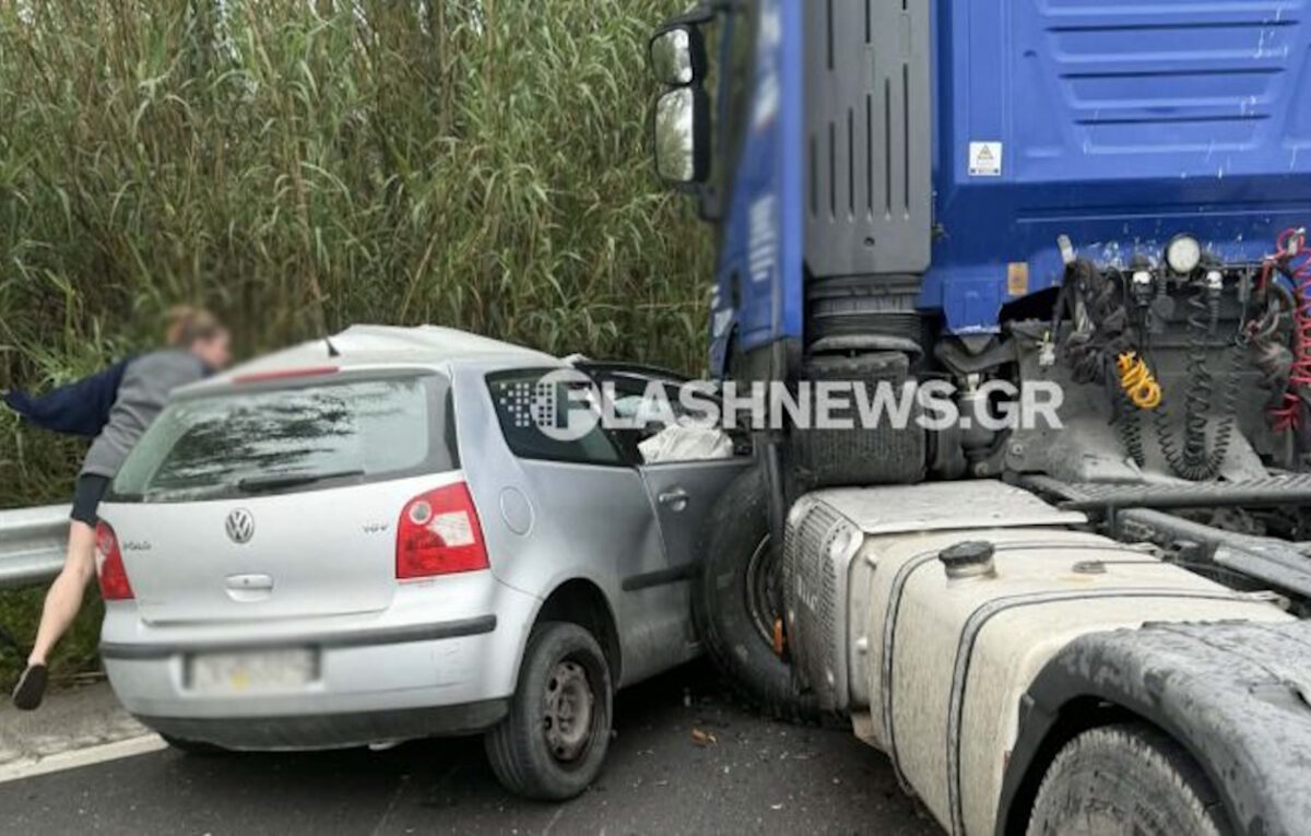 Σοβαρό τροχαίο στην Κρήτη: Αυτοκίνητο συγκρούστηκε με φορτηγό στον ΒΟΑΚ - Δείτε εικόνες