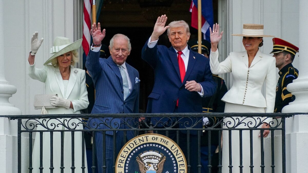 Βασιλιάς Κάρολος και Ντόναλντ Τραμπ