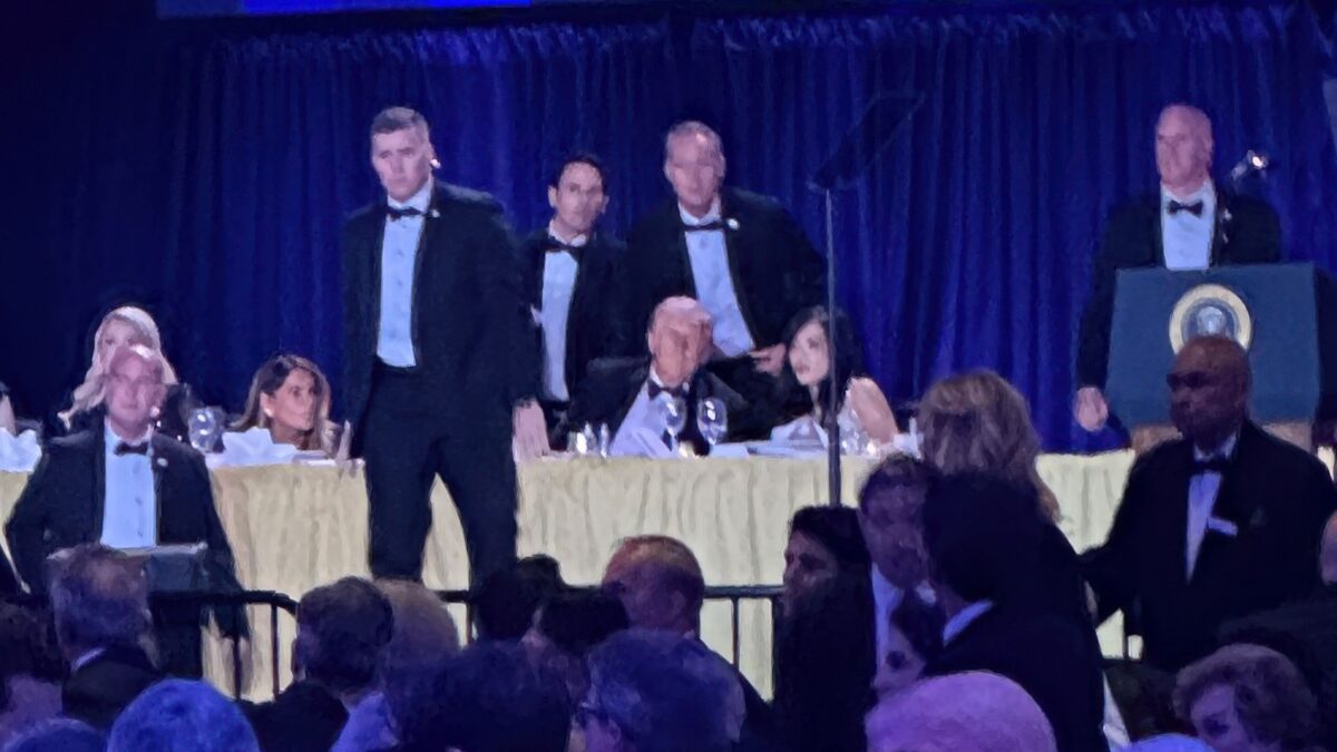 Ο άνδρας που έβαλε το σώμα του ασπίδα για να σώσει τον Τραμπ