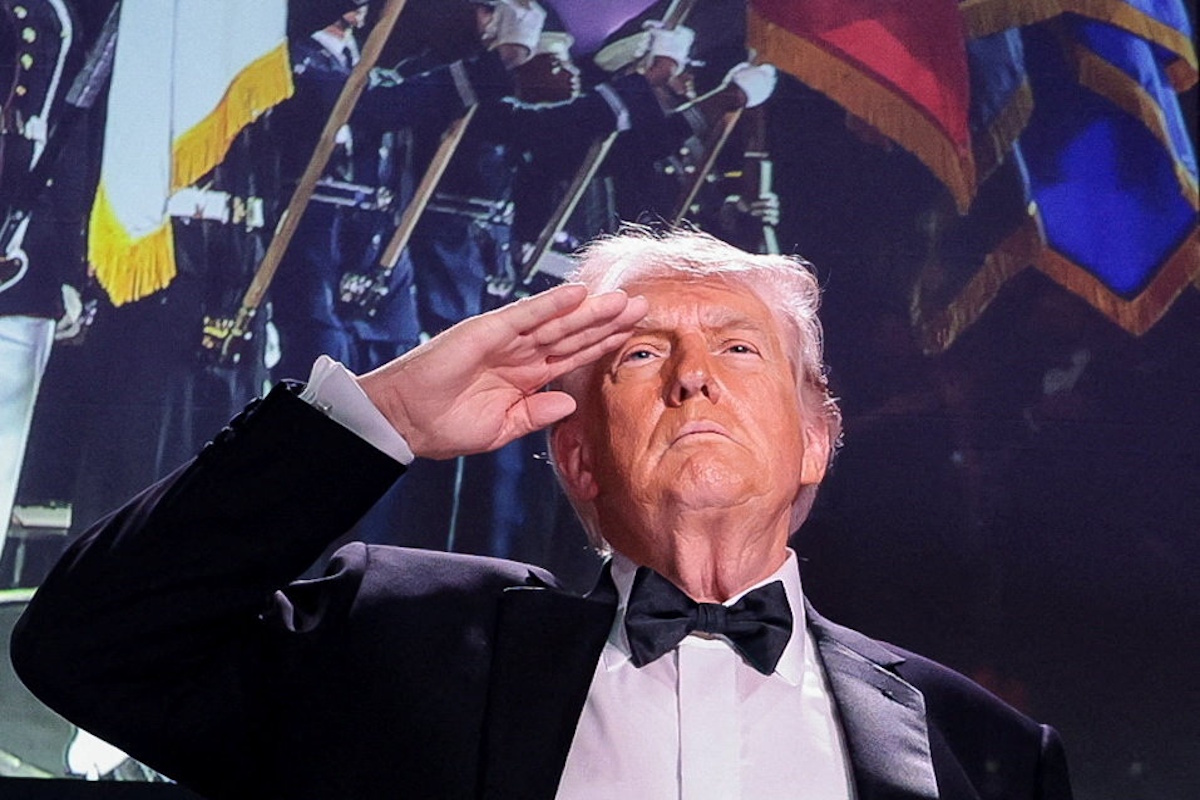 Τραμπ: «Το Ιράν μας είπε ότι καταρρέει και θέλουν να ανοίξουμε τα Στενά του Ορμούζ το συντομότερο δυνατό»