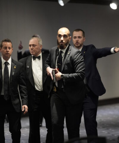 Άνδρες της ασφάλειας του Τραμπ λίγο μετά τους πυροβολισμούς