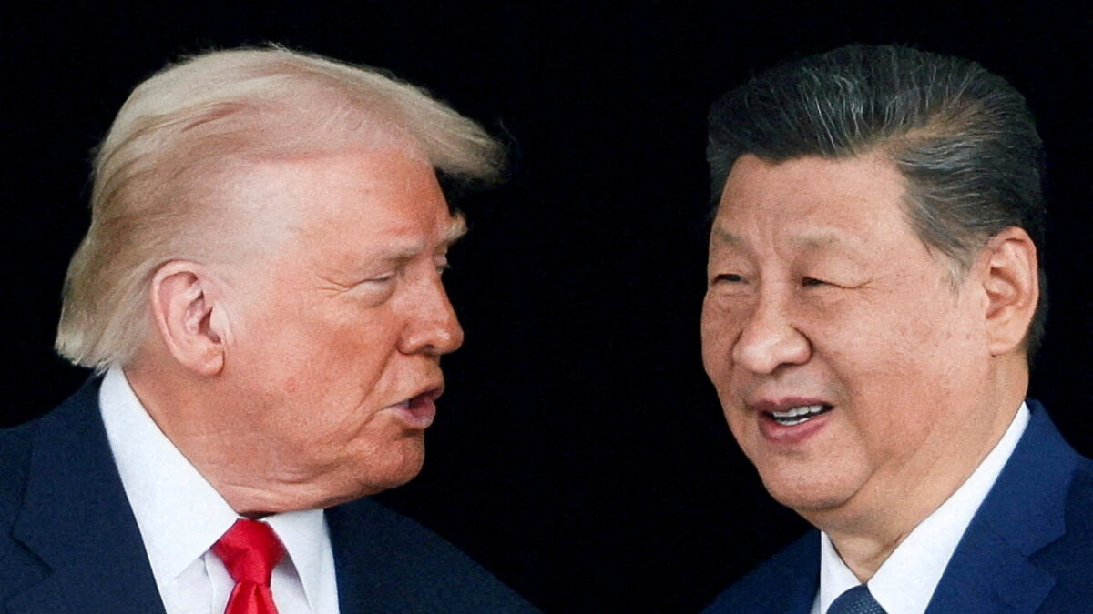 FILE PHOTO: U.S. President Donald Trump and Chinese President Xi Jinping talk as they leave after a bilateral meeting at Gimhae International Airport, on the sidelines of the Asia-Pacific Economic Cooperation (APEC) summit, in Busan, South Korea, October 30, 2025. REUTERS/Evelyn Hockstein/File Photo