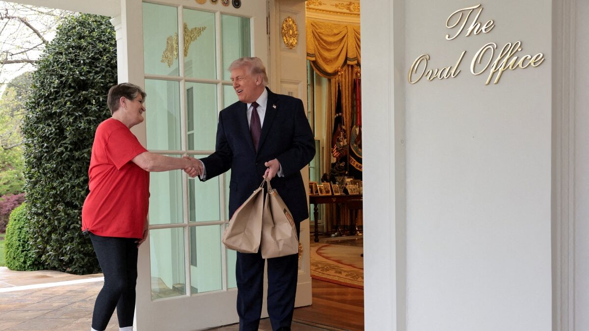 Ο Ντόναλντ Τραμπ παρήγγειλε fast food