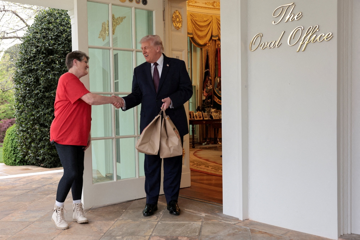 Ο Ντόναλντ Τραμπ παρήγγειλε fast food