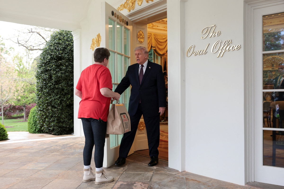 Ο Ντόναλντ Τραμπ παρήγγειλε fast food