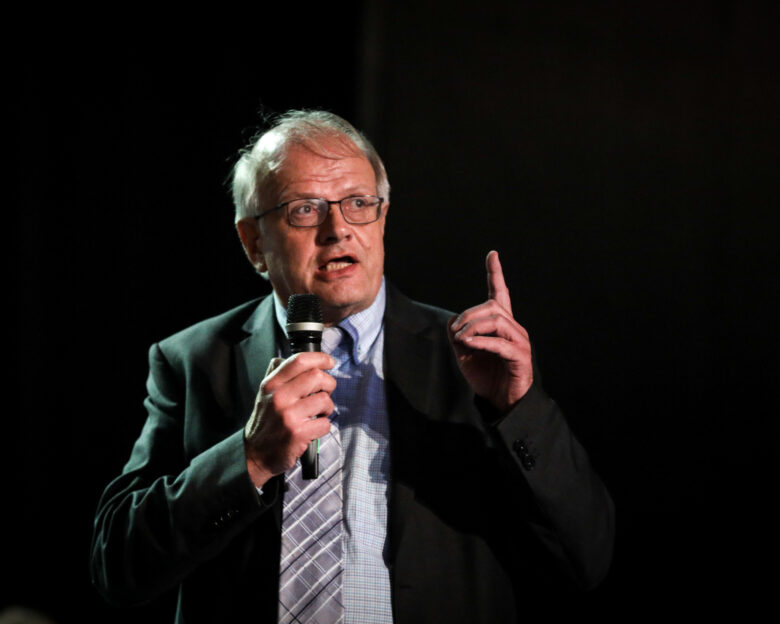 Ο Άκης Τσελέντης