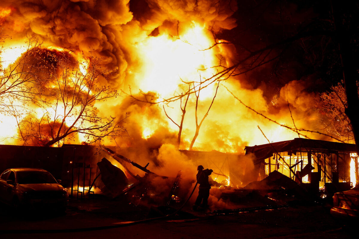 Φωτιά από ρωσική επίθεση στο Κίεβο