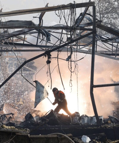 Ζημιές μετά από ρωσική επίθεση στην Ουκρανία