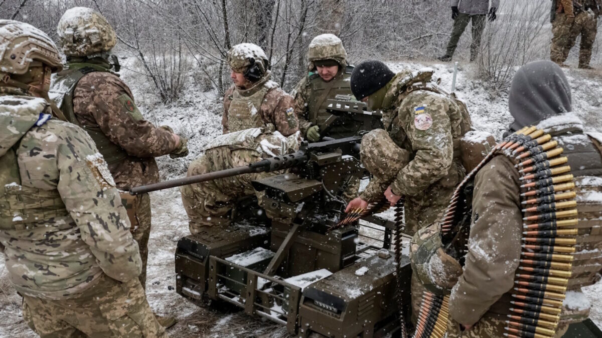 Ουκρανοί στρατιώτες με μη επανδρωμένο όχημα εδάφους