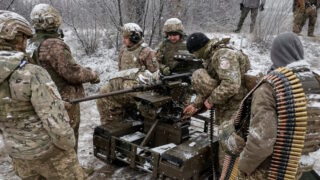 Ουκρανοί στρατιώτες με μη επανδρωμένο όχημα εδάφους