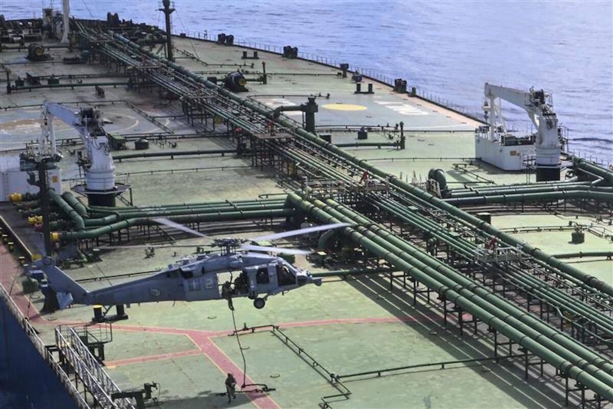 Οι ΗΠΑ κατέσχεσαν ακόμα ένα τάνκερ που συνδέεται με το Ιράν - «Απαντούν» στις επιθέσεις των IRGC στα Στενά του Ορμούζ