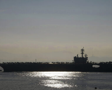 To αεροπλανοφόρο USS George H.W. Bush