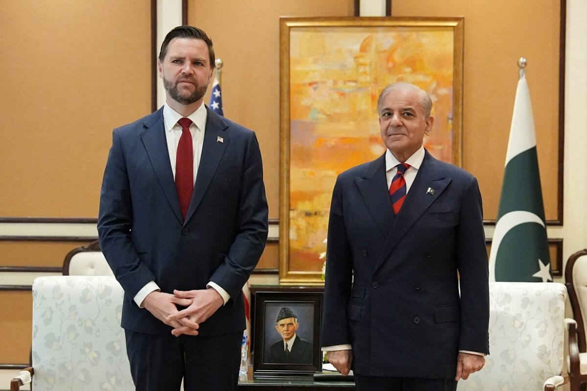 Τζέι Ντι Βανς και ο πρόεδρος του Πακιστάν Σαρίφ